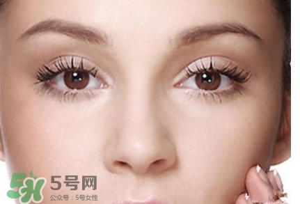 切眉后眼睛腫怎么辦？切眉后眼睛變形怎么回事怎么辦？