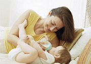 母乳和奶粉混合喂養(yǎng)好嗎？母乳和奶粉可以混在一起吃嗎？