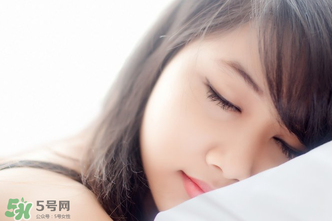 乳腺增生和乳腺結(jié)節(jié)的區(qū)別？乳腺增生和乳腺結(jié)節(jié)哪個嚴重