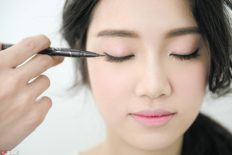 美瞳線怎么畫(huà)隱形_眼線怎么畫(huà)看不出來(lái)？