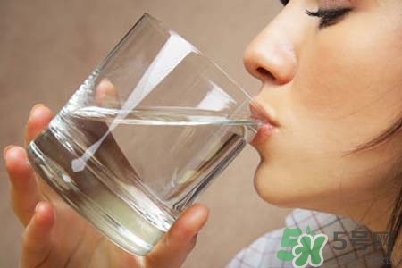 霧霾天為什么要多喝水？霧霾天要喝多少水才健康？