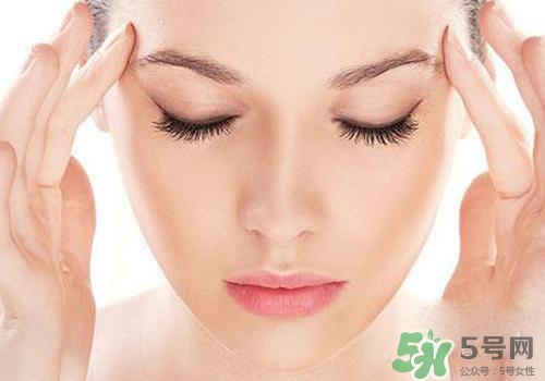 眼皮跳是冷敷還是熱敷？眼皮跳怎么辦？