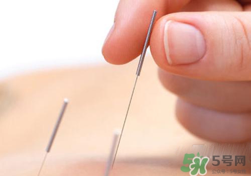 眼皮跳是冷敷還是熱敷？眼皮跳怎么辦？