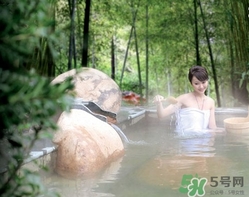 泡溫泉后要洗澡嗎？泡完溫泉后多久可以洗澡？