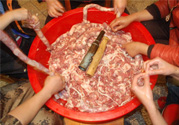 灌香腸的腸衣是什么？香腸的腸衣是什么做的？