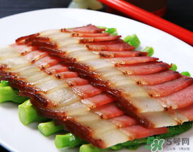 腌肉發(fā)霉了還能吃嗎？腌肉長霉怎么辦？
