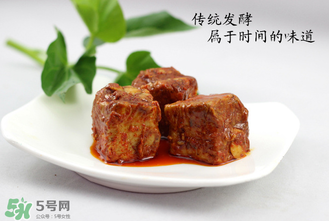 霉豆腐發(fā)黑還能吃嗎？霉豆腐長(zhǎng)黑點(diǎn)還能吃嗎？