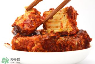 霉豆腐發(fā)黑還能吃嗎？霉豆腐長(zhǎng)黑點(diǎn)還能吃嗎？