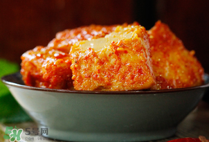 豆腐乳長(zhǎng)白毛能吃嗎？豆腐乳長(zhǎng)白毛怎么回事？