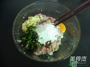 肉丸子可以用面粉嗎？肉丸子用什么粉？