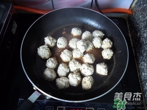 肉丸子可以用面粉嗎？肉丸子用什么粉？