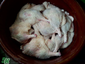 腌鴨腿放多少鹽？腌鴨腿要多少鹽一斤？