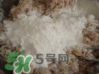 做藕丸子要放多少鹽？一斤藕做藕圓子放多少鹽合適？