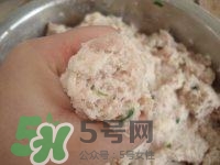 做藕丸子要放多少鹽？一斤藕做藕圓子放多少鹽合適？