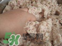 做藕丸子要放多少鹽？一斤藕做藕圓子放多少鹽合適？