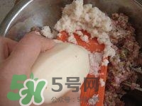 做藕丸子要放多少鹽？一斤藕做藕圓子放多少鹽合適？