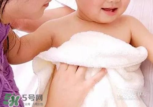 寶寶拉肚子發(fā)燒39度會燒壞腦子嗎？寶寶拉肚子發(fā)燒39度怎么辦？