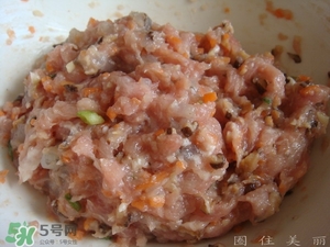 一斤糯米可以做多少個(gè)糯米丸子？一斤糯米可以做多少糯米圓子？
