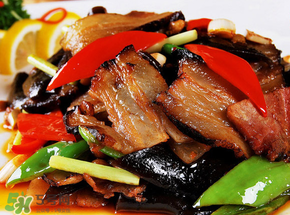 臘肉蒸什么菜好吃？蒸臘肉放什么材料好吃？