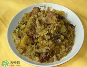酸菜臭了還能吃嗎？酸菜臭了對身體有害嗎？
