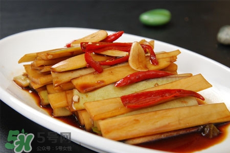 腌蘿卜變黃了正常嗎？腌蘿卜變黃了還能吃嗎？