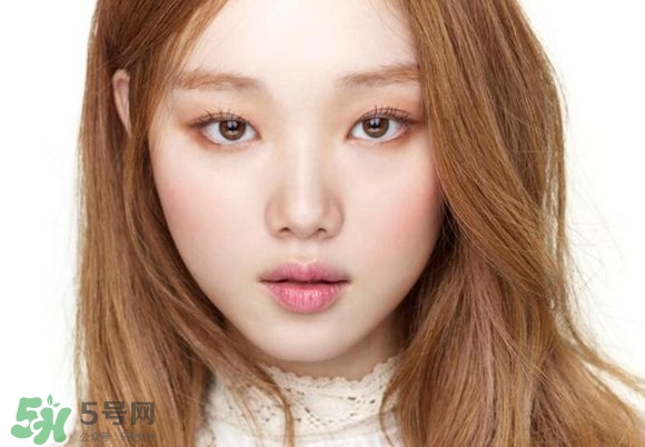 李圣經(jīng)妝容怎么化？李圣經(jīng)仿妝教程