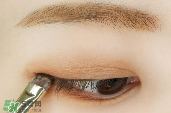 李圣經(jīng)妝容怎么化？李圣經(jīng)仿妝教程