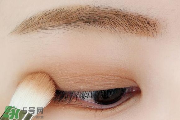 李圣經(jīng)妝容怎么化？李圣經(jīng)仿妝教程