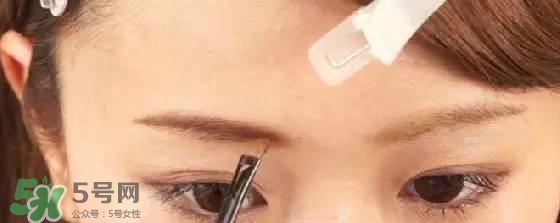 液體眉筆怎么用？液體眉筆使用方法