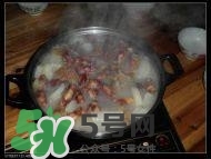 臘豬腳燉什么好吃？臘豬蹄燉什么好吃？
