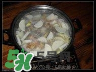 臘豬腳燉什么好吃？臘豬蹄燉什么好吃？