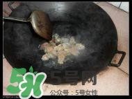臘豬腳燉什么好吃？臘豬蹄燉什么好吃？