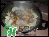 臘豬腳燉什么好吃？臘豬蹄燉什么好吃？
