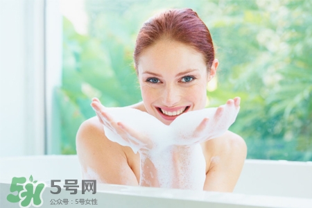 冬天洗澡水溫50度行嗎？50度的水可以洗澡嗎？