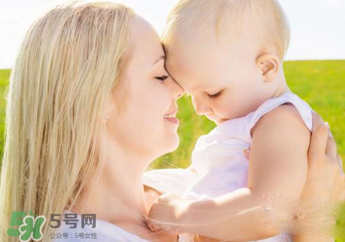 寶寶半歲添加什么輔食？寶寶半歲吃什么？