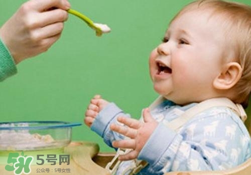 寶寶半歲添加什么輔食？寶寶半歲吃什么？
