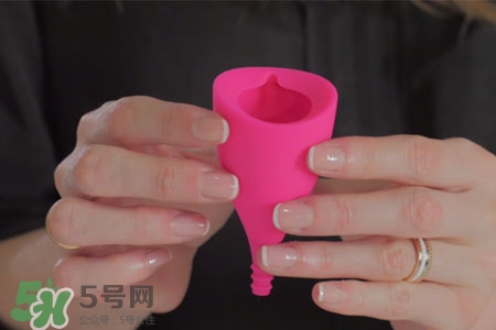 使用月經(jīng)杯怎么小便？用月經(jīng)杯上廁所怎么辦？