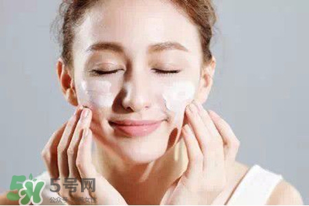 用完卸妝膏還要用洗面奶嗎？用完卸妝膏后需要用洗面奶嗎？