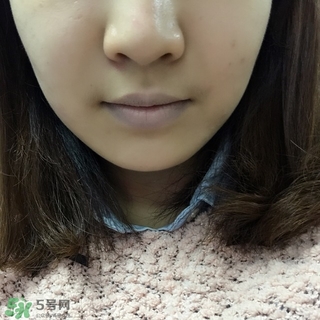 愛(ài)麗小屋唇部遮瑕膏怎么樣？愛(ài)麗小屋唇部遮瑕膏好用嗎？