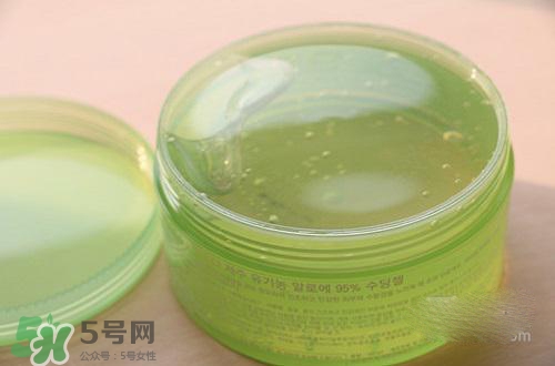 嘴唇干裂可以涂蘆薈膠嗎？嘴唇干裂怎么涂蘆薈膠？