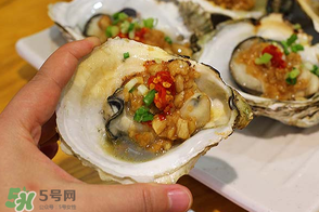 生蠔里面綠色的能吃嗎？生蠔里面綠色的是什么？