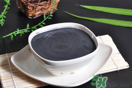 芝麻糊可以加蜂蜜嗎？芝麻糊和蜂蜜能一起吃嗎？