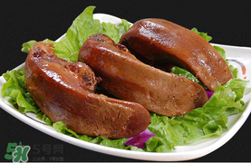 豬舌頭上的白苔怎么撕下來？豬舌頭上的白苔能吃嗎？