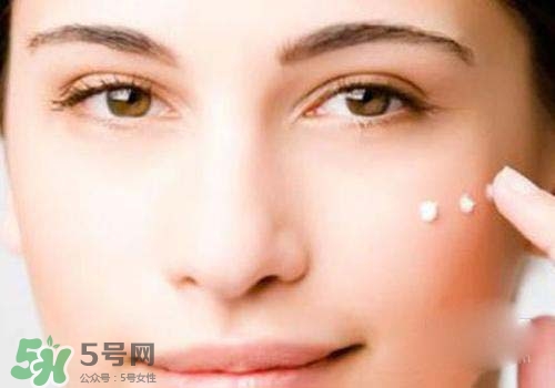 妝前乳是粉底液?jiǎn)?？妝前乳和粉底液的區(qū)別