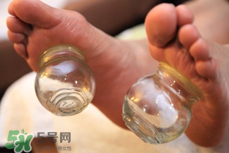 拔罐放血可以祛痘嗎？拔罐放血能治痘痘嗎？