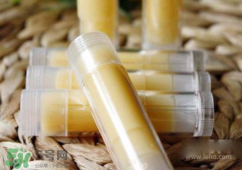 潤唇膏可以增長睫毛嗎？潤唇膏怎樣增長睫毛？