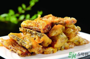 面粉炸魚怎么做？怎么用面粉炸魚？