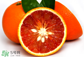 血橙和普通橙子有什么區(qū)別？血橙比普通的橙子好吃嗎？