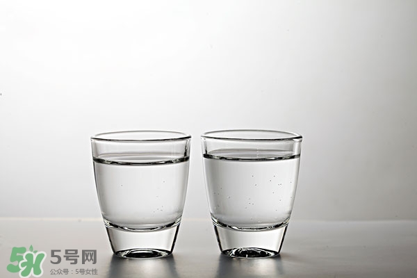 喝白酒有什么好處？怎么喝酒不容易醉