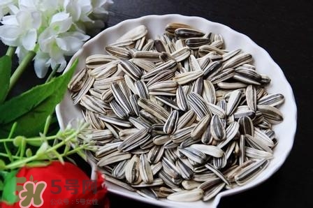 吃瓜子會(huì)口腔潰瘍嗎？口腔潰瘍可以吃瓜子嗎？